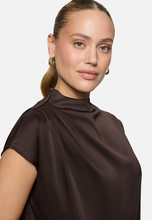 Satin-Bluse mit Kragen / Detailbild