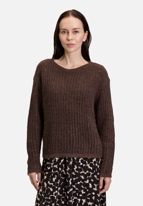 Grobstrick-Pullover mit Pailletten / Modellfoto Vorderseite