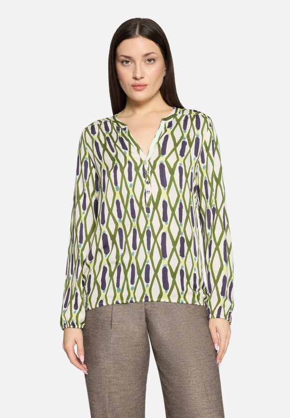 Casual-Bluse mit Muster / Modellfoto Vorderseite