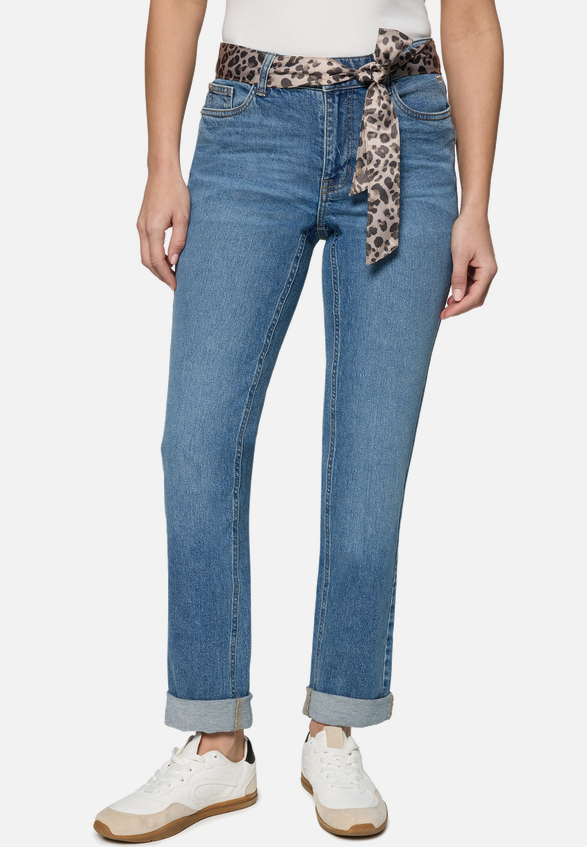 Jeans  mit Leo-Gürtel Style Orlando 28 Inch  / Modellfoto Vorderseite