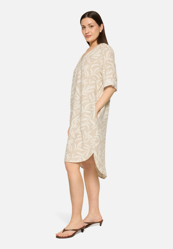 Sommerkleid mit Muster / Modellfoto Vorderseite (Outfit)