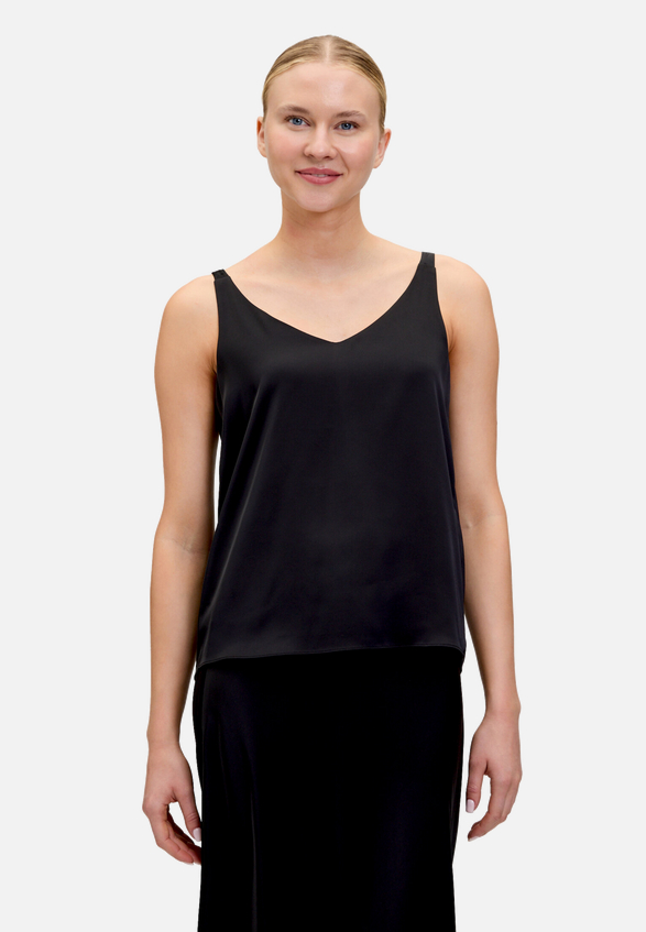 Satin-Bluse mit V-Ausschnitt / Modellfoto Vorderseite