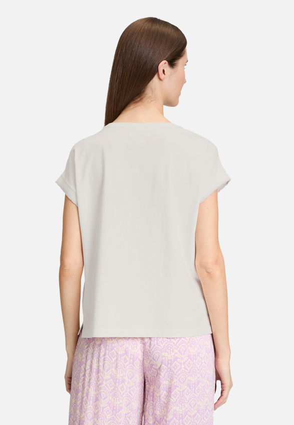 Printshirt mit Rundhalsausschnitt / Modellfoto Rückseite