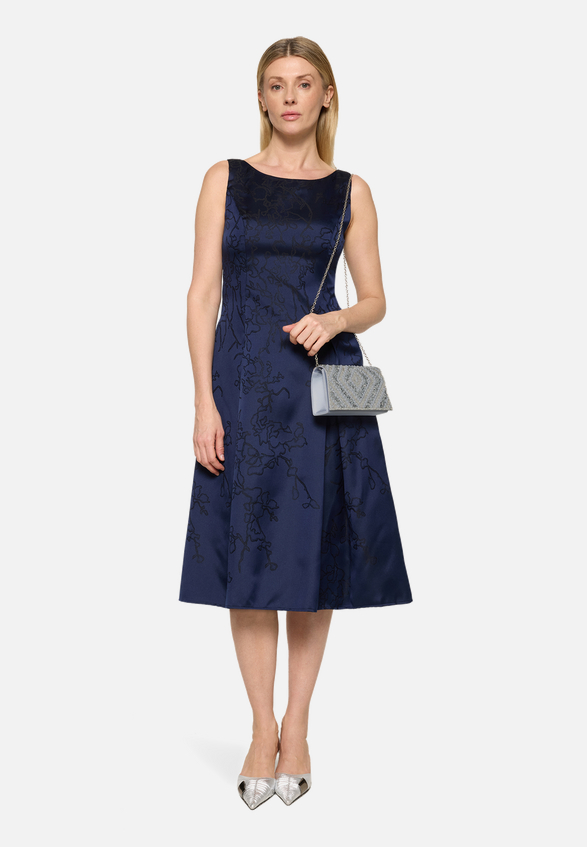Clutch-Tasche im Glitzer-Look / Modellfoto Vorderseite (Outfit)
