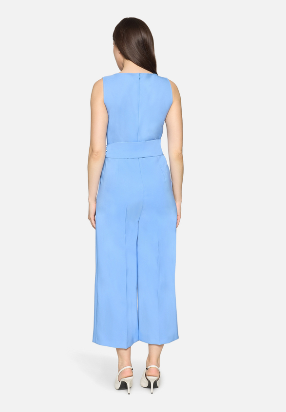 Eleganter Jumpsuit mit Eingrifftaschen / Modellfoto Rückseite