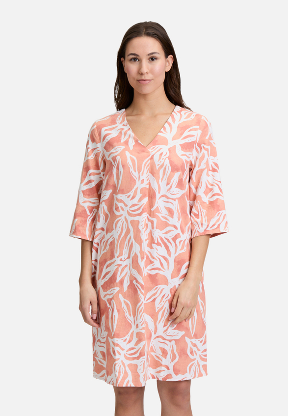 Sommerkleid mit Muster / Modellfoto Vorderseite
