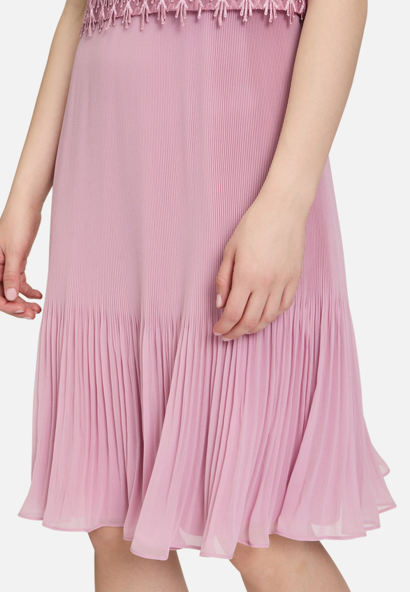 Cocktailkleid mit Plissee / Detailbild