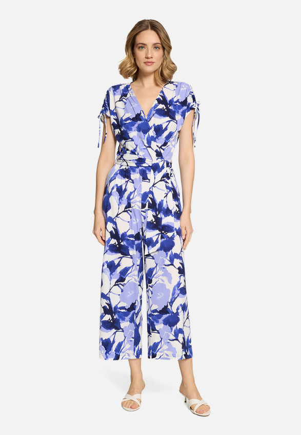 Jumpsuit mit Blumenmuster / Modellfoto Vorderseite