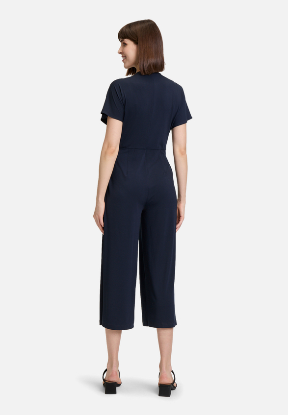Jumpsuit mit Eingrifftaschen / Modellfoto Rückseite
