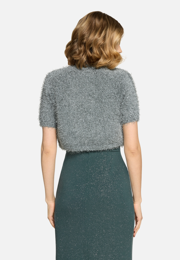 Sommer-Strickjacke mit Effektgarn / Modellfoto Rückseite