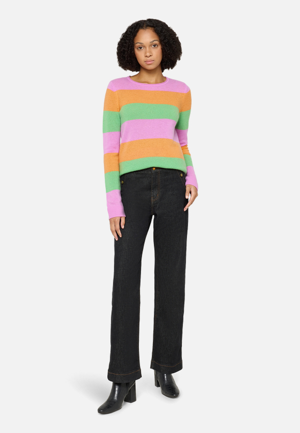 Kaschmir-Pullover mit Rundhalsausschnitt / Modellfoto Vorderseite (Outfit)