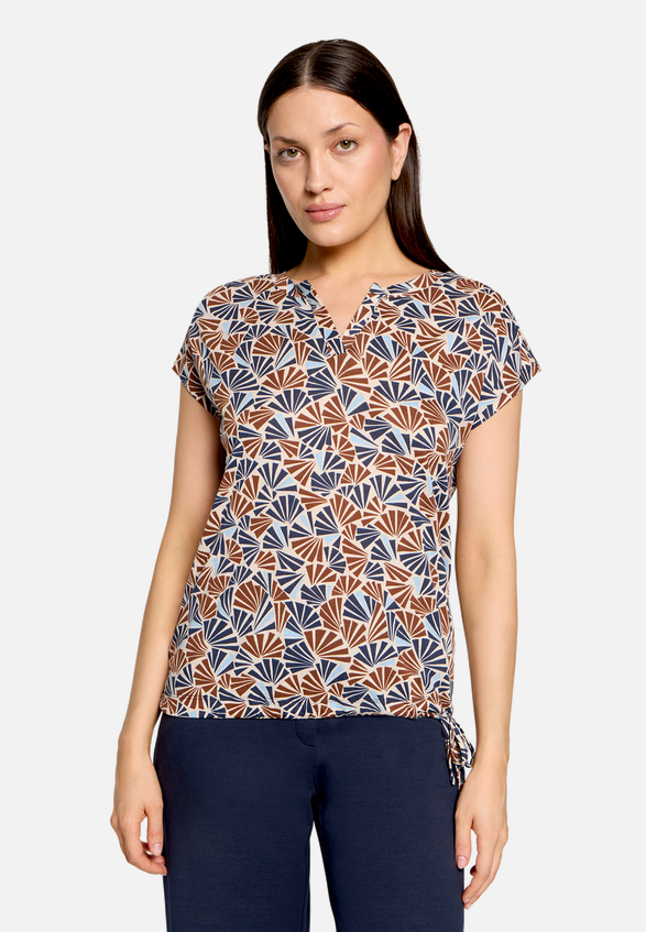 Casual-Shirt mit Tunnelzug / Modellfoto Vorderseite