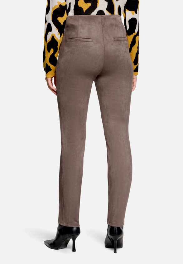 Kunstlederhose  aus Velour Style Selina Fashion  / Modellfoto Rückseite
