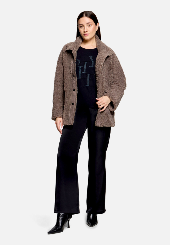 Outdoorjacke mit Plüsch / Modellfoto Vorderseite (Outfit)