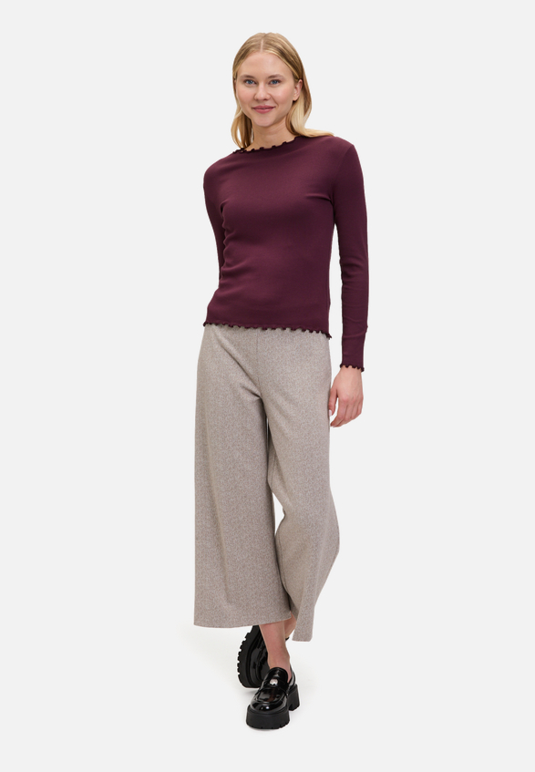 Langarm-Shirt mit Kragen / Modellfoto Vorderseite (Outfit)
