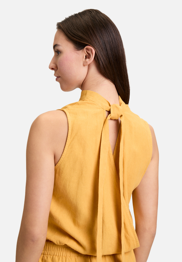 Jumpsuit mit hohem Kragen / Detailbild