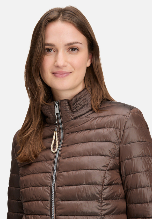 Steppjacke mit Reißverschlusstaschen / Detailbild