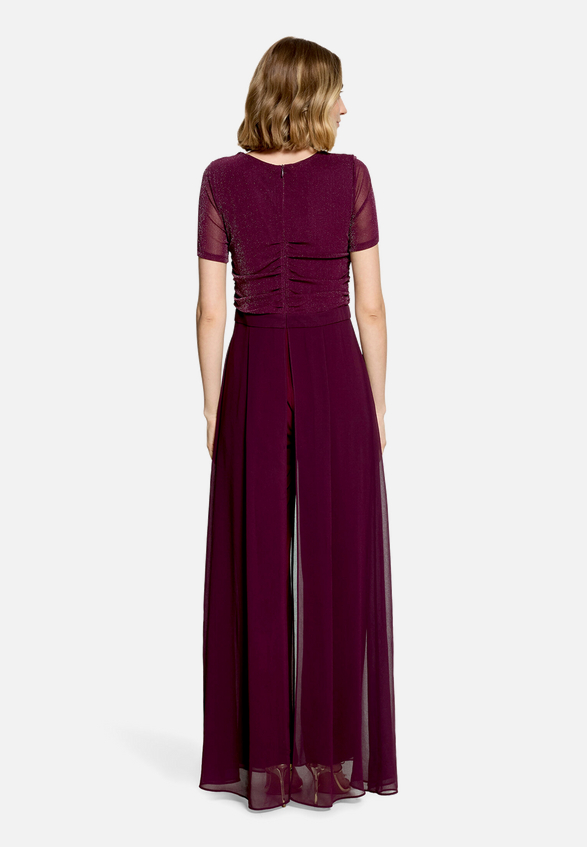 Jumpsuit mit Wasserfallausschnitt / Modellfoto Rückseite