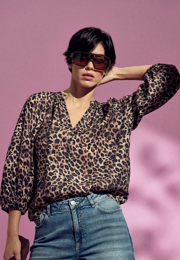 Schlupfbluse  mit Leoprint / Imagebild