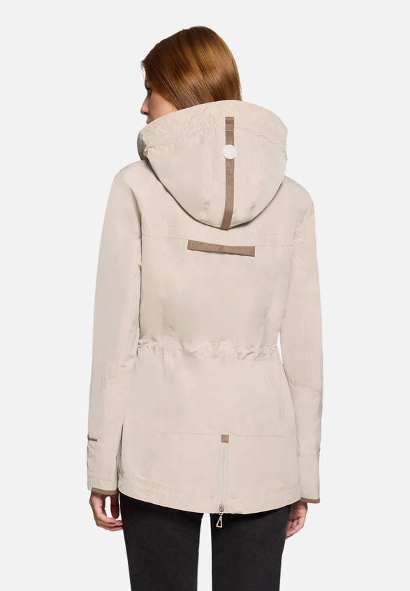 Sommerjacke mit Kapuze / Modellfoto Rückseite