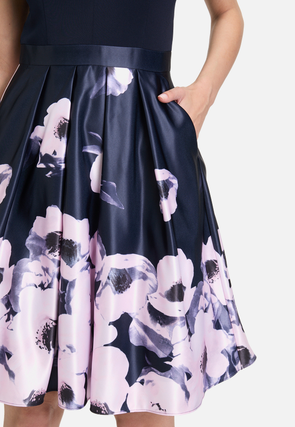Cocktailkleid mit Blumenprint / Detailbild