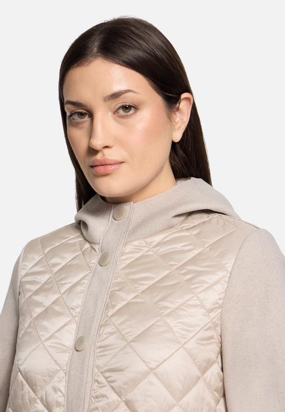 Outdoorjacke mit Kapuze / Detailbild