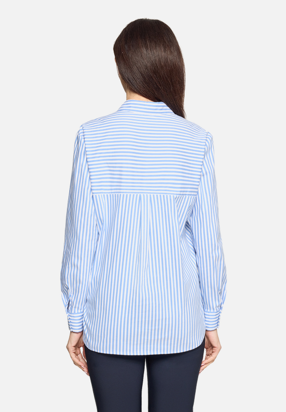 Hemdbluse mit Kragen / Modellfoto Rückseite