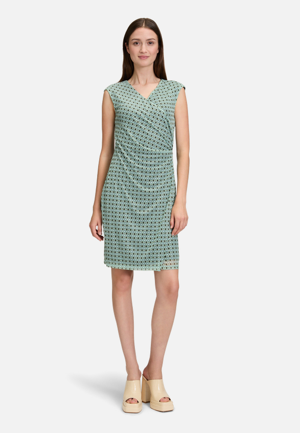 Casual-Kleid ohne Arm / Modellfoto Vorderseite (Outfit)