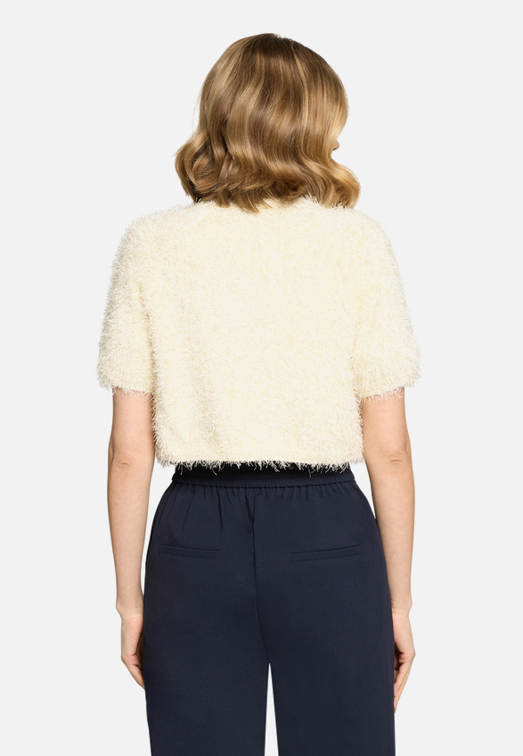 Sommer-Strickjacke mit Effektgarn / Modellfoto Rückseite