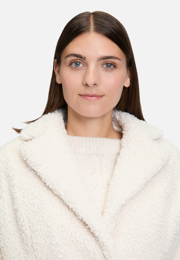 Plüschjacke mit Reverskragen / Detailbild