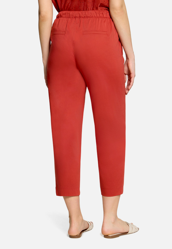 Casual-Hose mit elastischem Bund / Modellfoto Rückseite