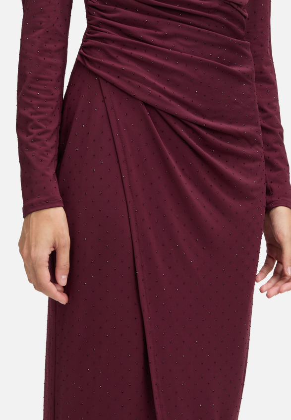 Abendkleid mit V-Ausschnitt / Detailbild