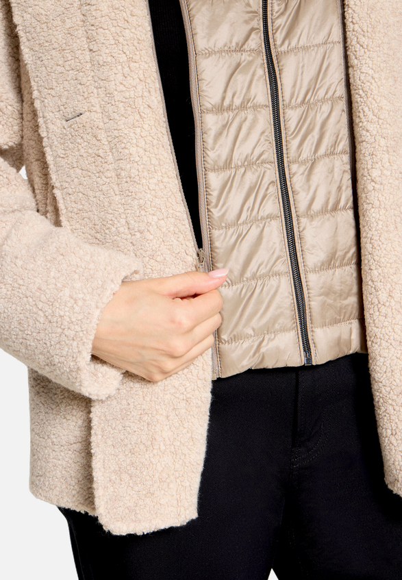 Wolljacke mit Kapuze / Detailbild