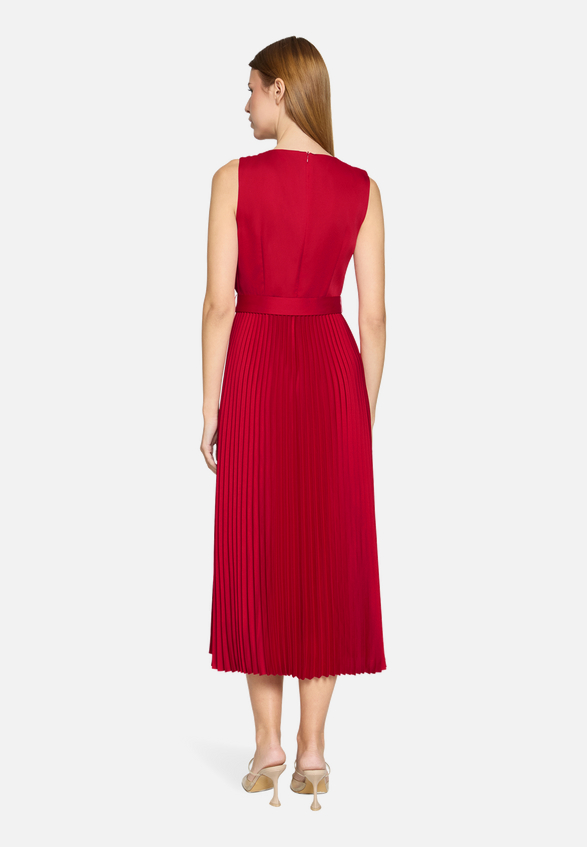 Cocktailkleid mit Plissee / Modellfoto Rückseite