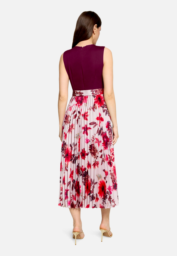 Cocktailkleid mit Plissee / Modellfoto Rückseite