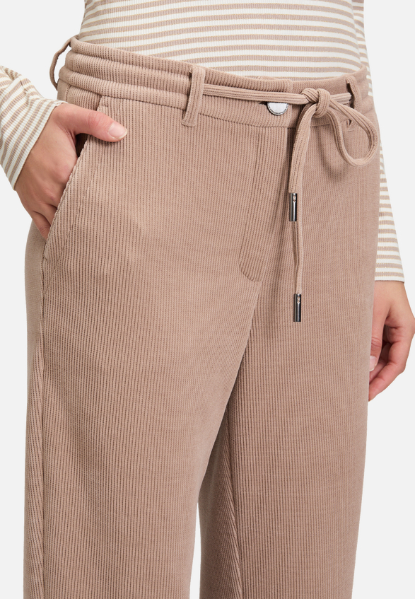 Casual-Hose mit Struktur / Detailbild