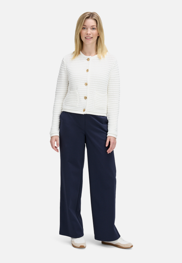 Schlupfhose mit Eingrifftaschen / Modellfoto Vorderseite (Outfit)