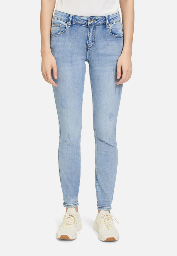 Slim Fit Jeans  mit Stretch-Anteil Style Sunny Short  / Modellfoto Vorderseite