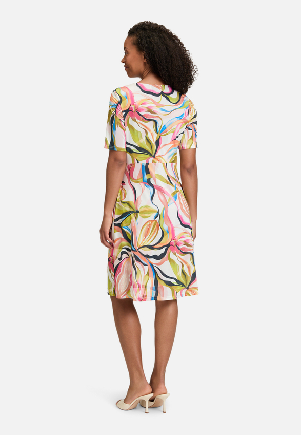 Sommerkleid ohne Verschluss / Modellfoto Rückseite