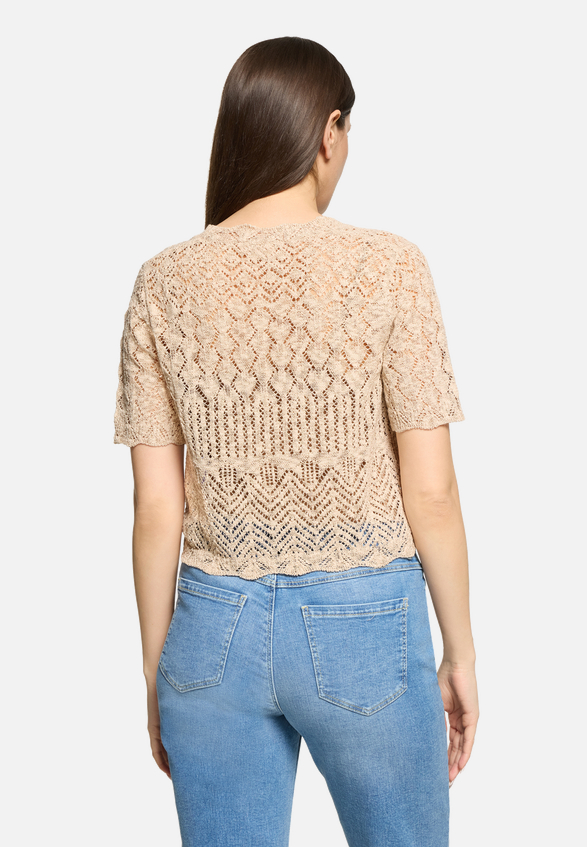 Strick-Cardigan mit V-Ausschnitt / Modellfoto Rückseite