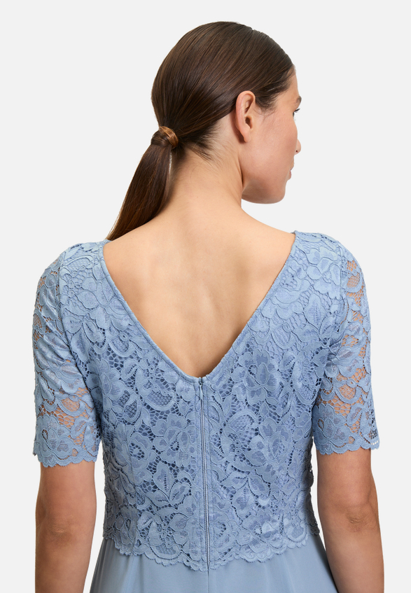 Abendkleid mit Spitze / Detailbild