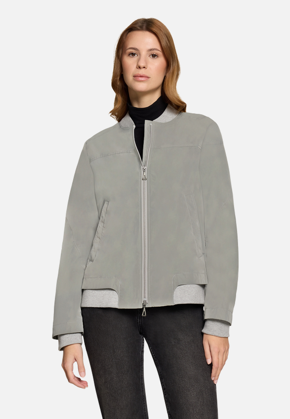 Sommerjacke mit Kragen / Modellfoto Vorderseite