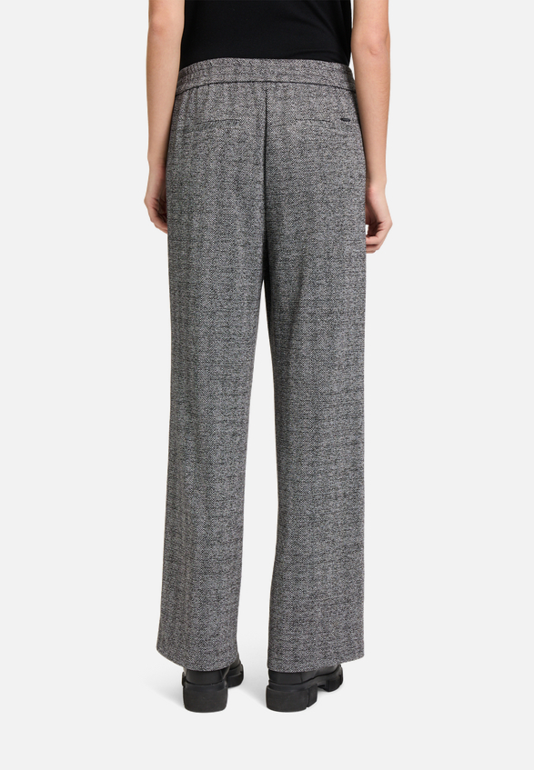 Stoffhose mit Lurexfaden / Modellfoto Rückseite