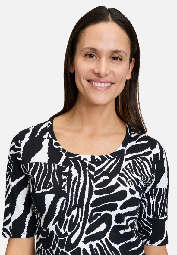 Basic Shirt mit Rippenstruktur / Detailbild