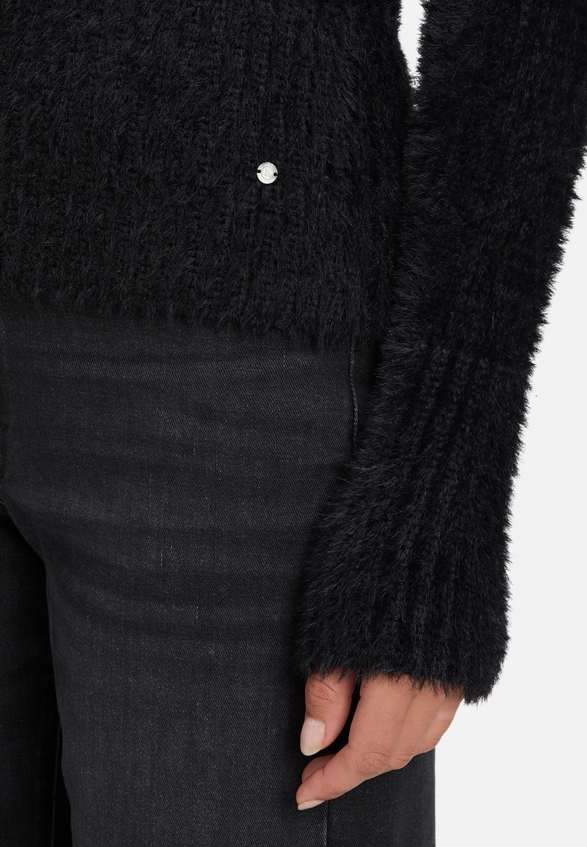 Strickpullover mit V-Ausschnitt / Detailbild