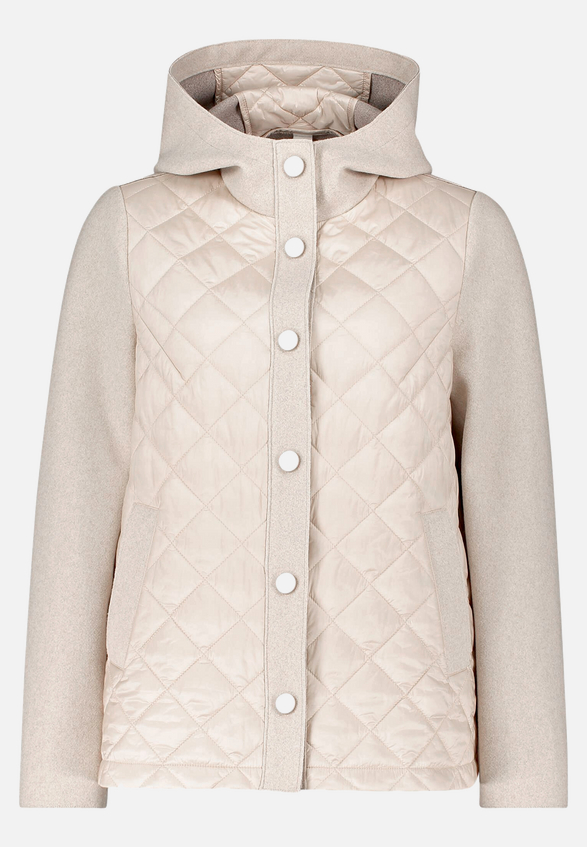 Outdoorjacke mit Kapuze / Vorderseite