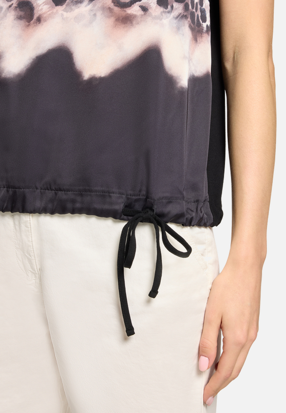 Blusenshirt mit Aufdruck / Detailbild