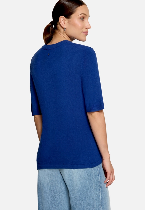 Basic-Strickpullover  kurzarm / Modellfoto Rückseite