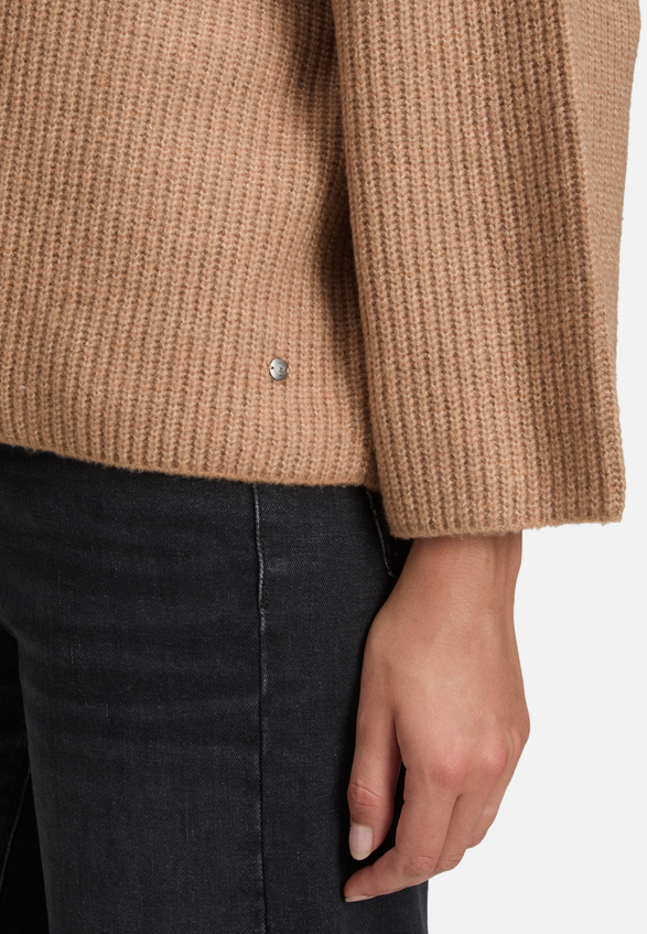 Strickpullover mit Kragen / Detailbild