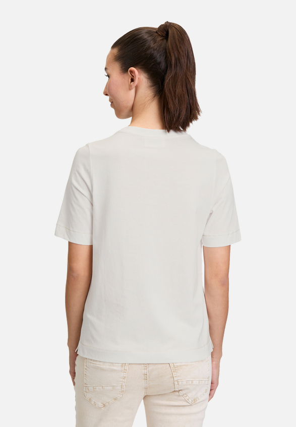 Halbarm-Shirt mit Rundhalsausschnitt / Modellfoto Rückseite